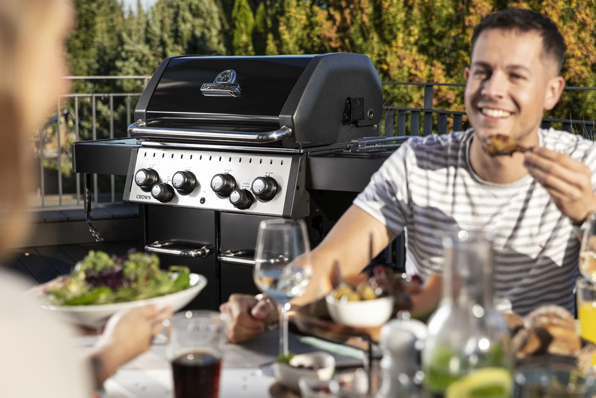 Polgrill_BK_Cown 490_Lifestyle_w_ogrodzie Polgrill_BK_Cown 490_Lifestyle_w_ogrodzie