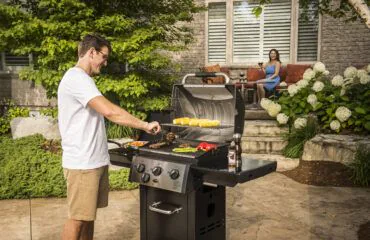 824253PL-Royal 320 -w ogrodzie-broil king-polgrill