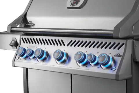 Polgrill JPG-Rogue-RPS625RSIBPSS -2-napoleon-grill-Detail-Ang-Knbs (1)