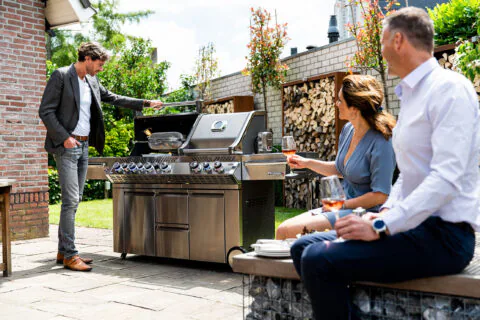 napoleon-prestige-pro-825-przed-domem-polgrill-dealer