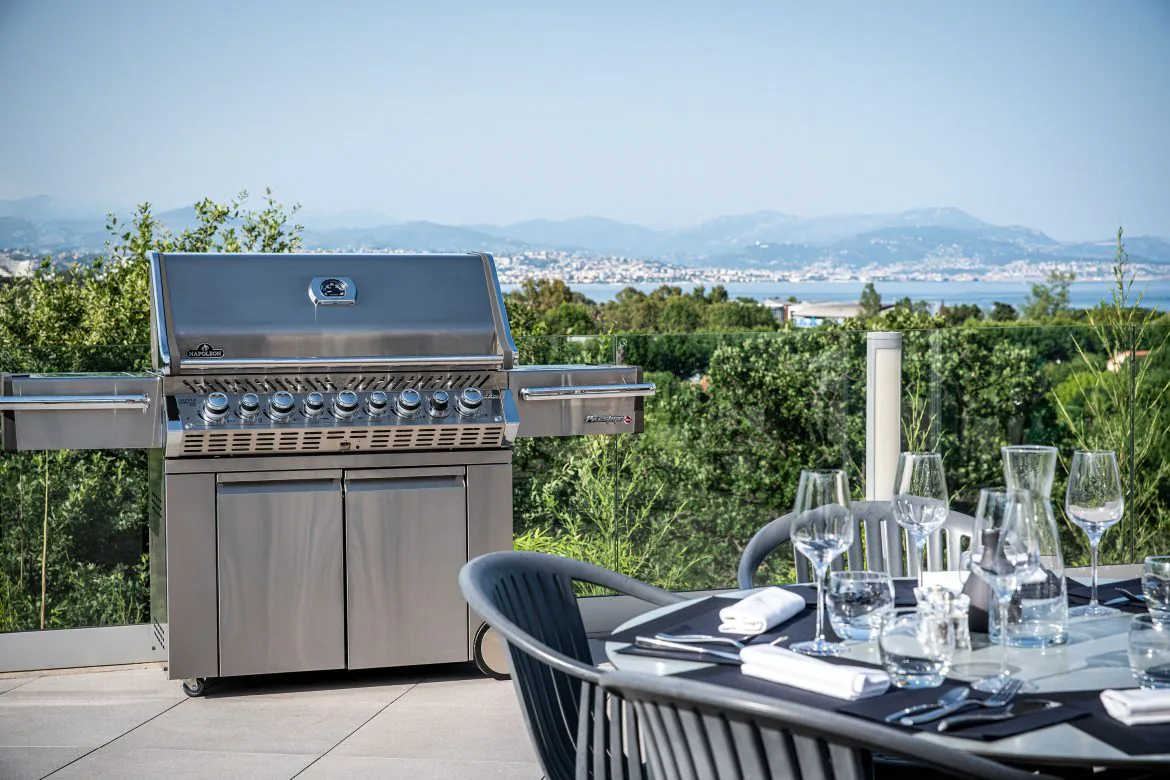 pro-665-taras-polgrill-dealer-napoleon-grills