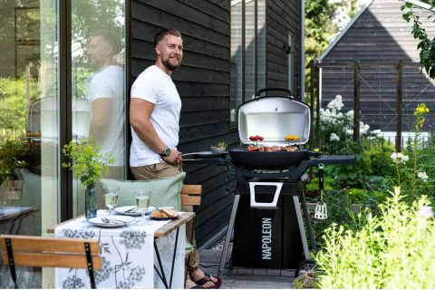 Polgrill-PRO285E-napoleon-na-tarasie-1