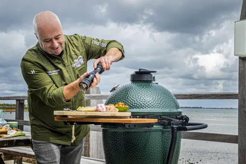 Polgrill-grill-ceramiczny-big-green-egg-nad-woda