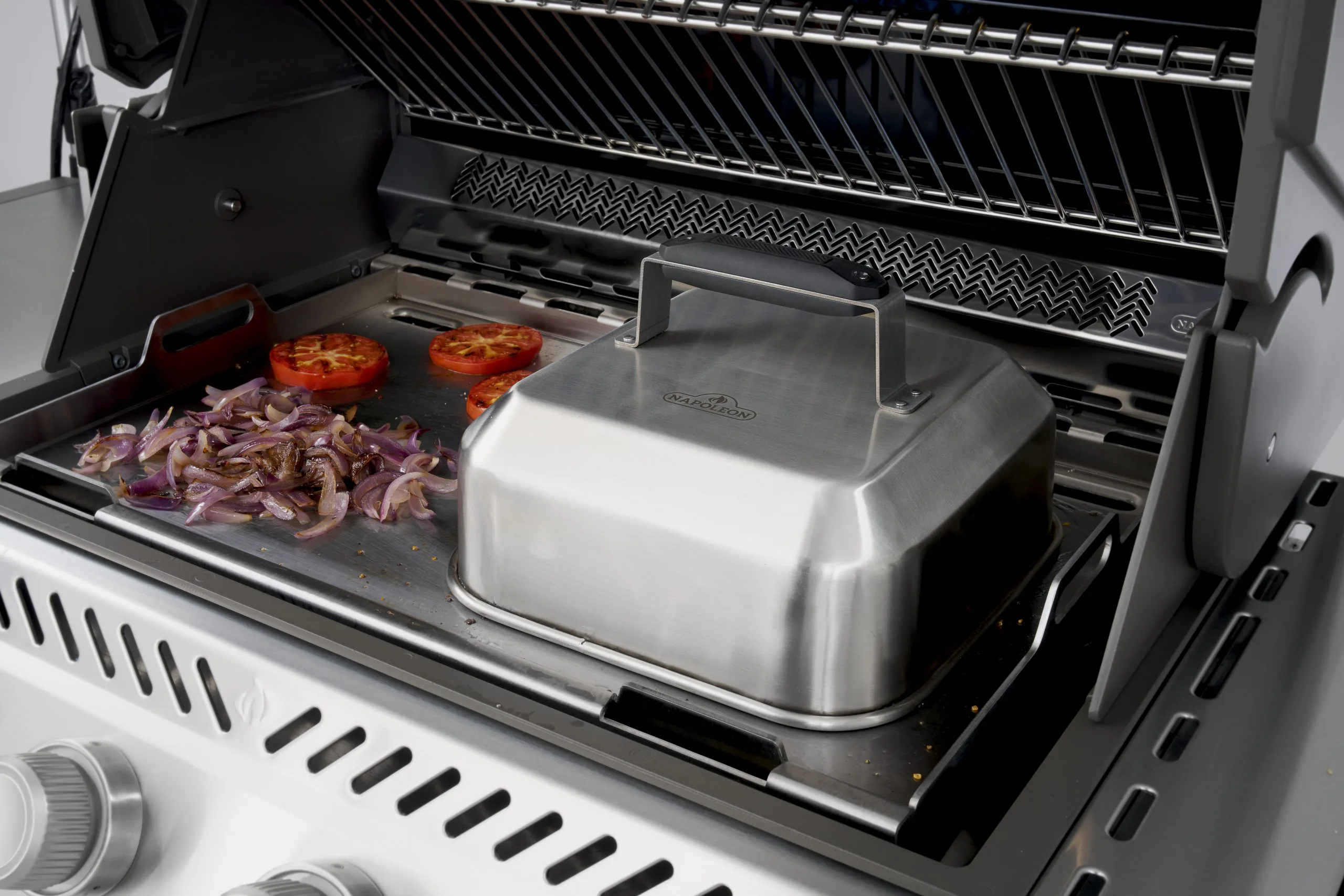 Polgrill-GACP002-stalowy-klosz-do-grillowania-napoleon-GriddleBastingDome